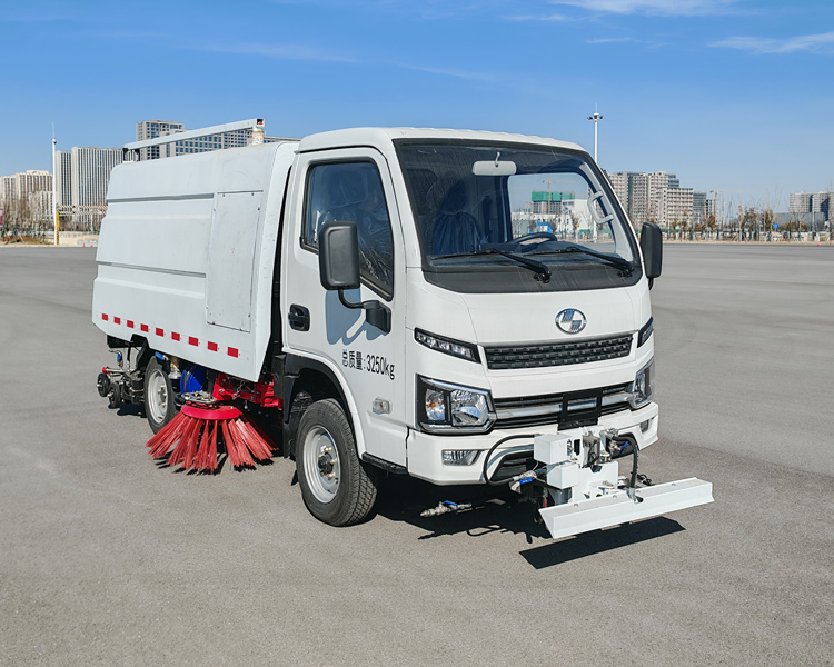 中植汽車(chē)牌CDL5030TXSDTBEV純電動(dòng)洗掃車(chē)公告圖片