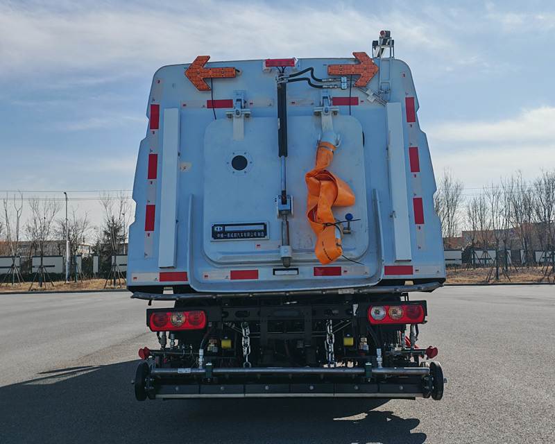 中植汽車(chē)牌CDL5030TXSDTBEV純電動(dòng)洗掃車(chē)公告圖片