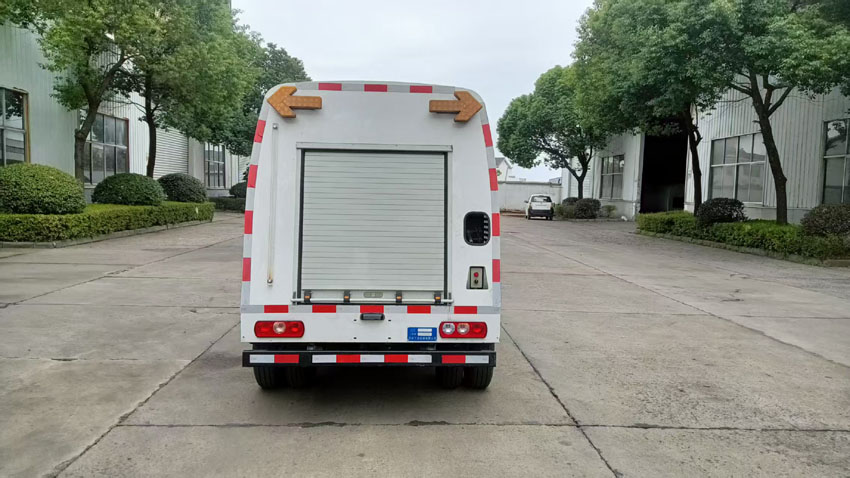 三聯(lián)牌YSY5041TYHBEV純電動(dòng)路面養(yǎng)護(hù)車公告圖片