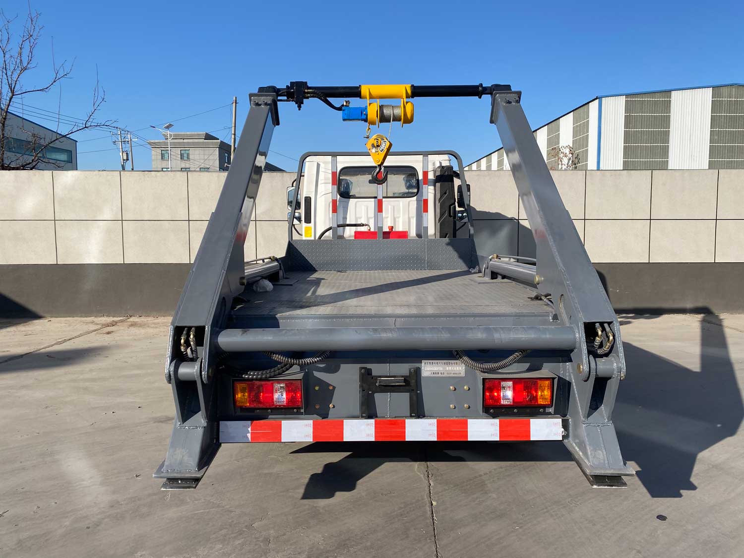 大衡輝牌SJQ5040ZBSFTE6擺臂式垃圾車公告圖片