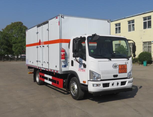 特運(yùn)牌DTA5120XRYCA6易燃液體廂式運(yùn)輸車(chē)公告圖片