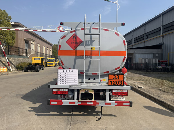 楚勝牌CSC5121GYY6運油車公告圖片