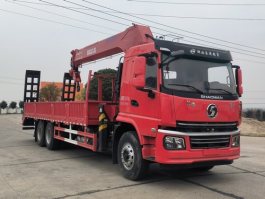 随车起重运输车