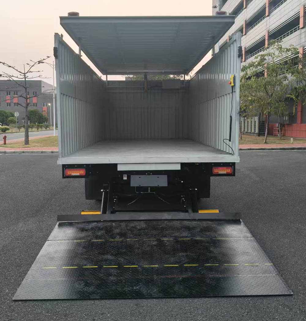 特爾佳牌DWT5080XTY7DSXBEV純電動(dòng)密閉式桶裝垃圾車公告圖片