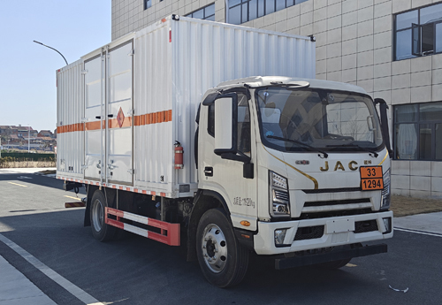 QYY5120XRYHFC6型易燃液體廂式運輸車圖片