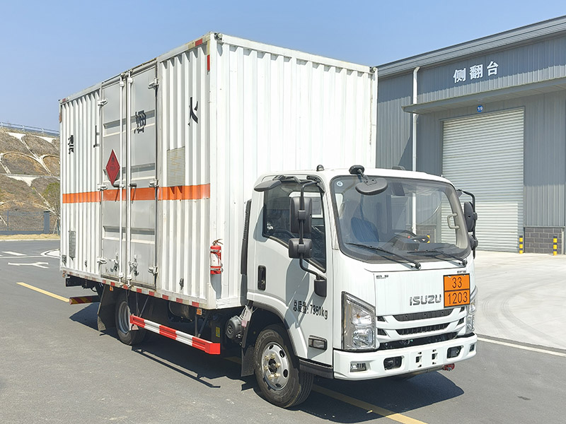 專威牌HTW5070XRYJX6易燃液體廂式運輸車