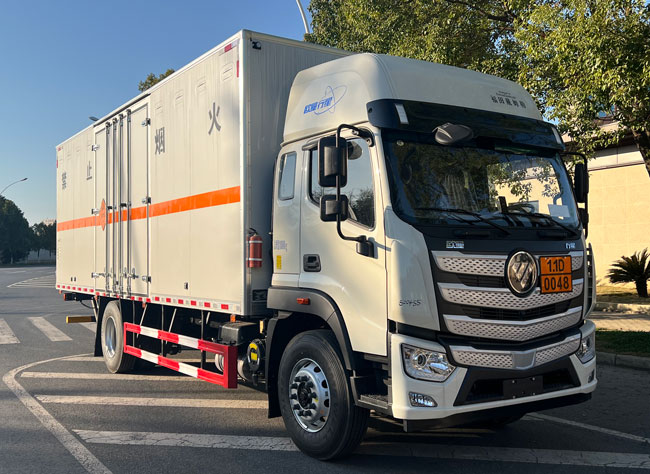 專威牌HTW5181XQYBJ6爆破器材運(yùn)輸車公告圖片