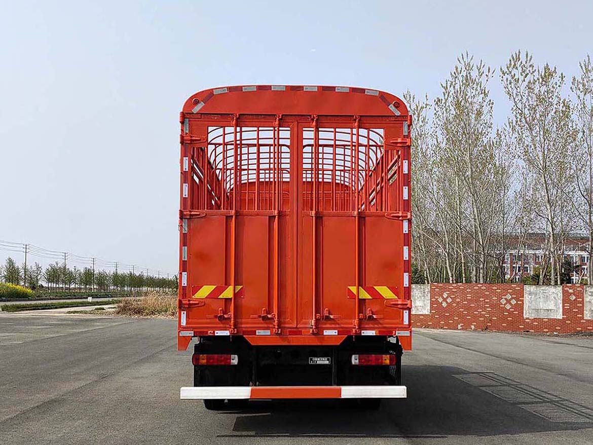 豪沃牌ZZ5187CCQN501GF1畜禽運輸車公告圖片