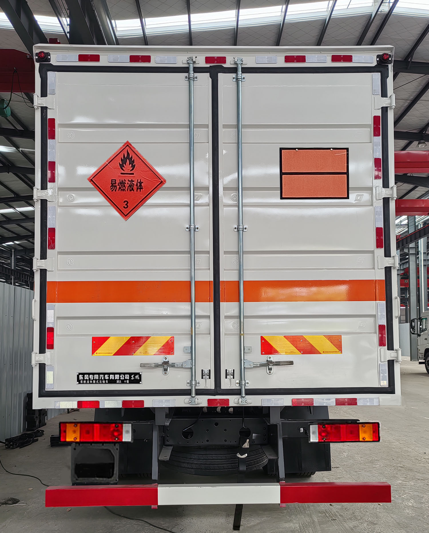 東風牌DFC5327XRYDFV6易燃液體廂式運輸車公告圖片