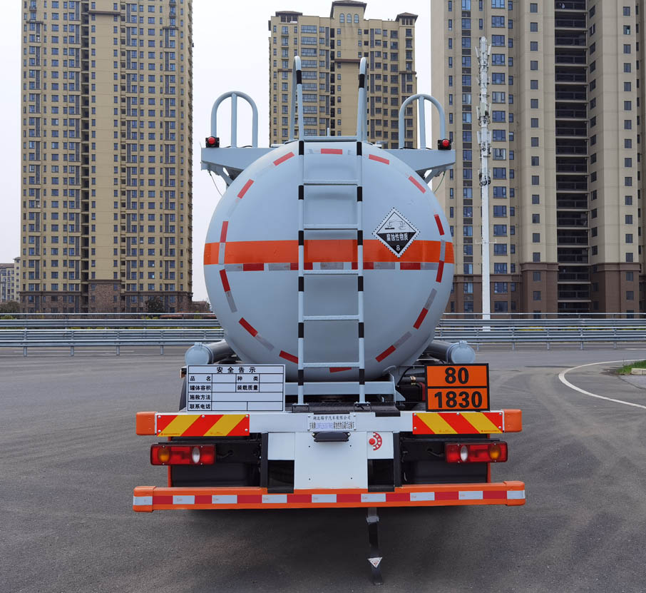 東駒牌LDW5263GFW6D腐蝕性物品罐式運(yùn)輸車公告圖片