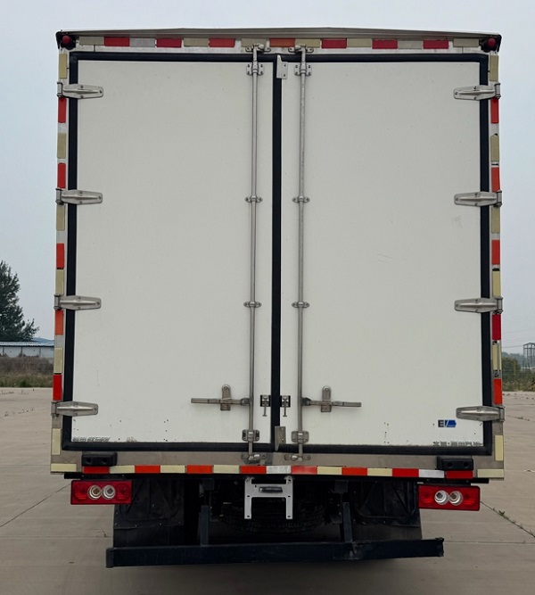 福田牌BJ5098XLCEV1純電動(dòng)冷藏車公告圖片