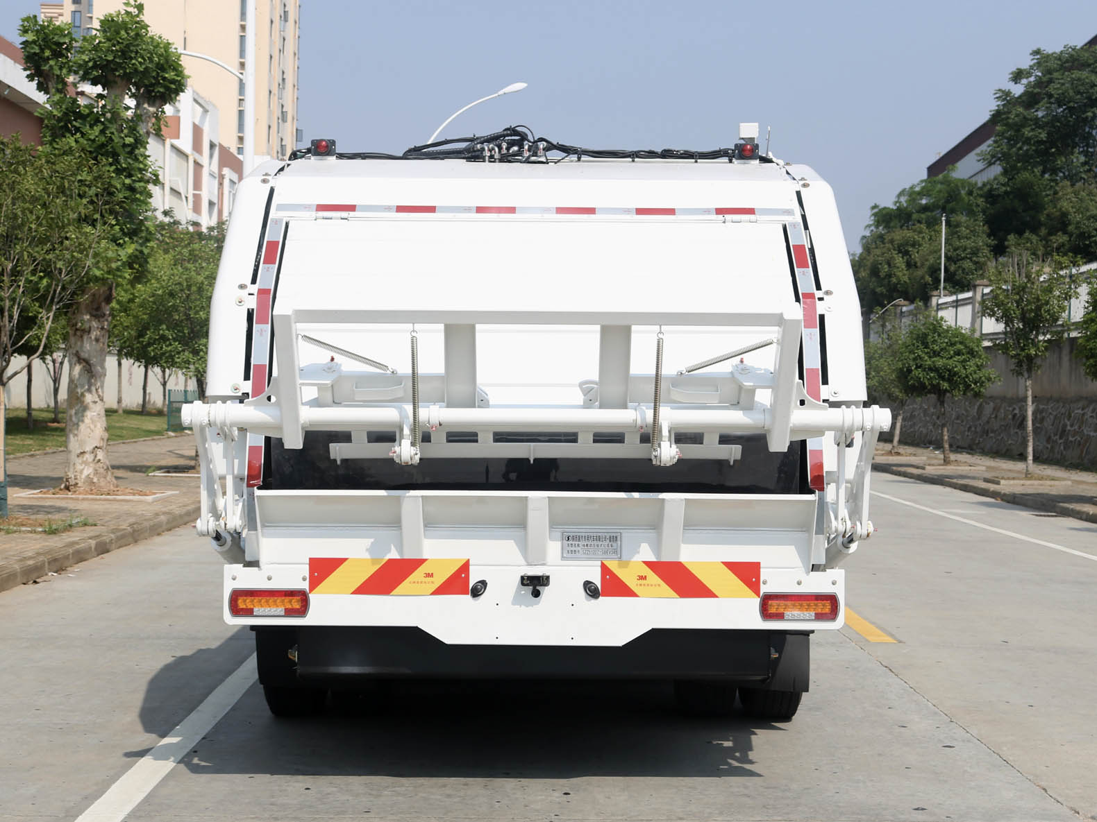 德尊牌SZZ5122ZYSBEV341純電動壓縮式垃圾車公告圖片