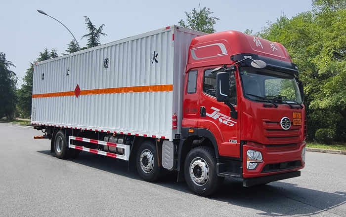 專威牌HTW5260XRYCA6易燃液體廂式運輸車