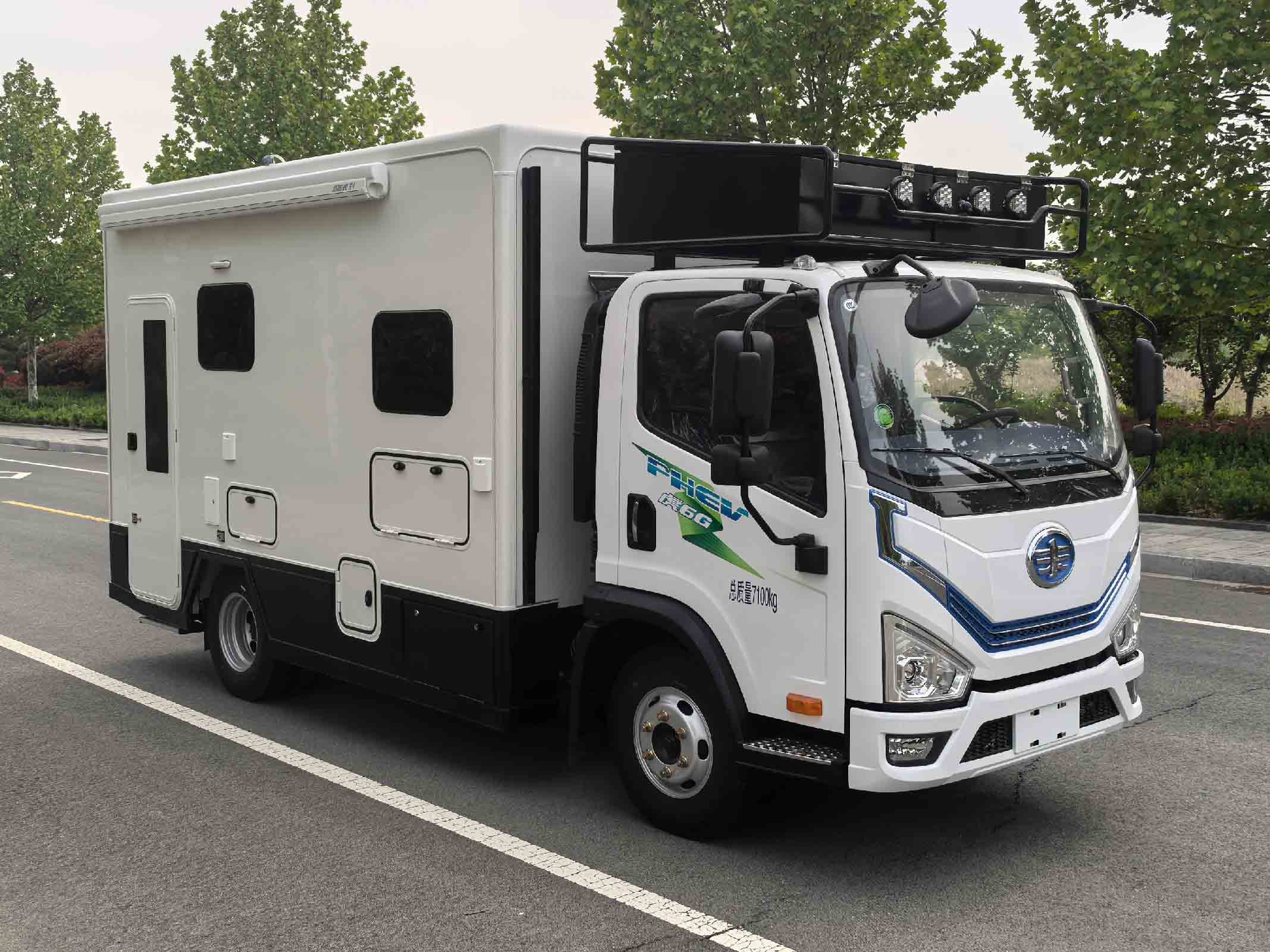 WXY5071XLJYQPHEV型插電式混合動(dòng)力旅居車(chē)圖片