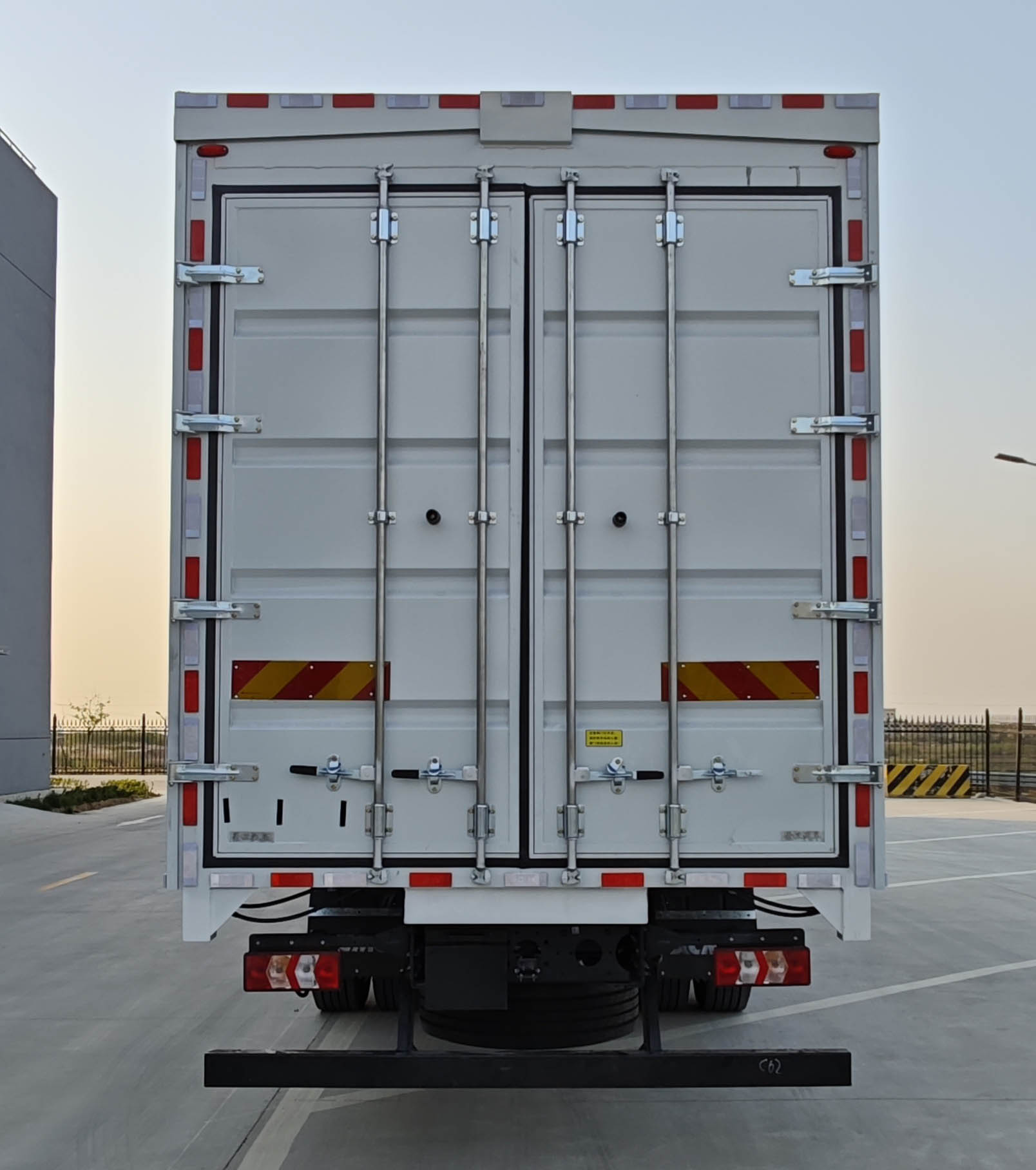 徐工牌XGA5188XYKBEVEA純電動翼開啟廂式貨車公告圖片