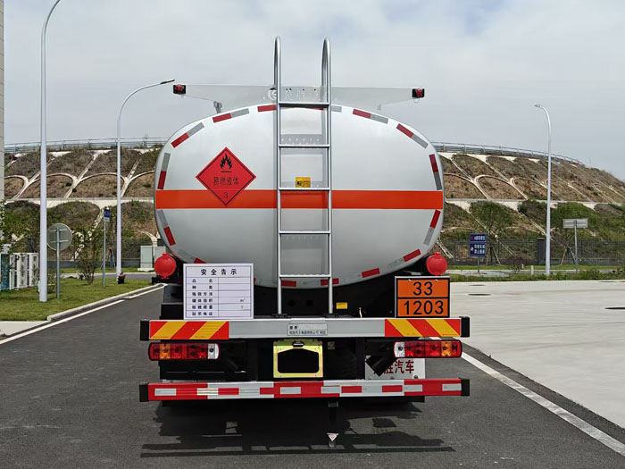 楚勝牌CSC5181GYYCA6運(yùn)油車公告圖片