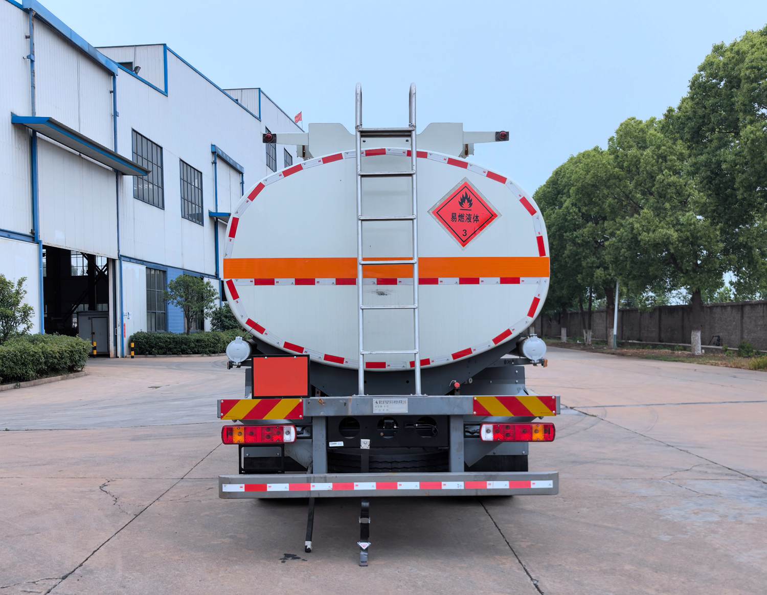 齊星牌QXC5321GYYC6H鋁合金運(yùn)油車公告圖片