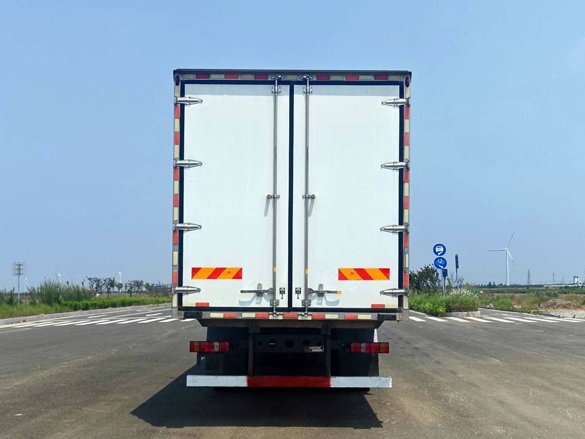 黃河牌ZZ5187XLCN711XF1冷藏車公告圖片