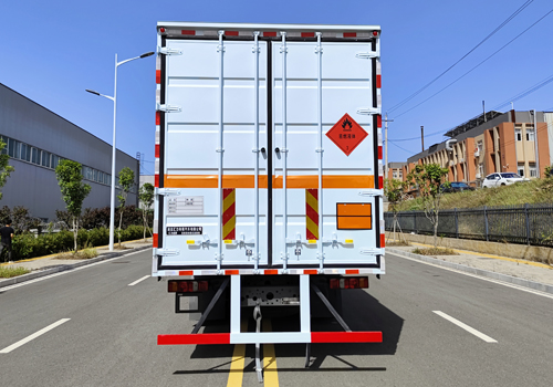 匯力威牌VVV5260XRYZZ6易燃液體廂式運輸車公告圖片