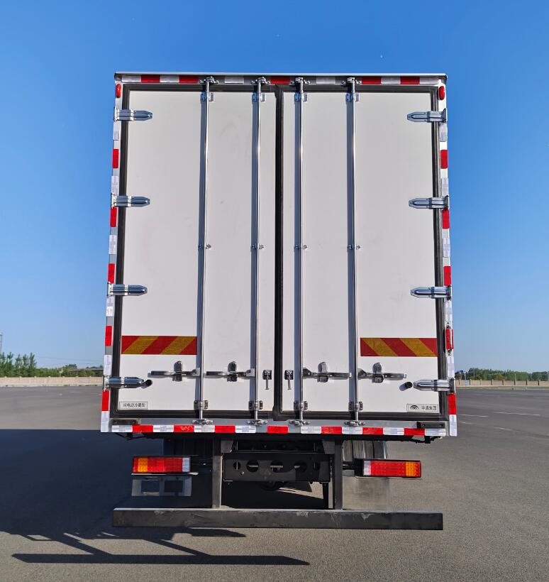 宇通牌ZKH5180XLCP1BEV純電動(dòng)冷藏車(chē)公告圖片