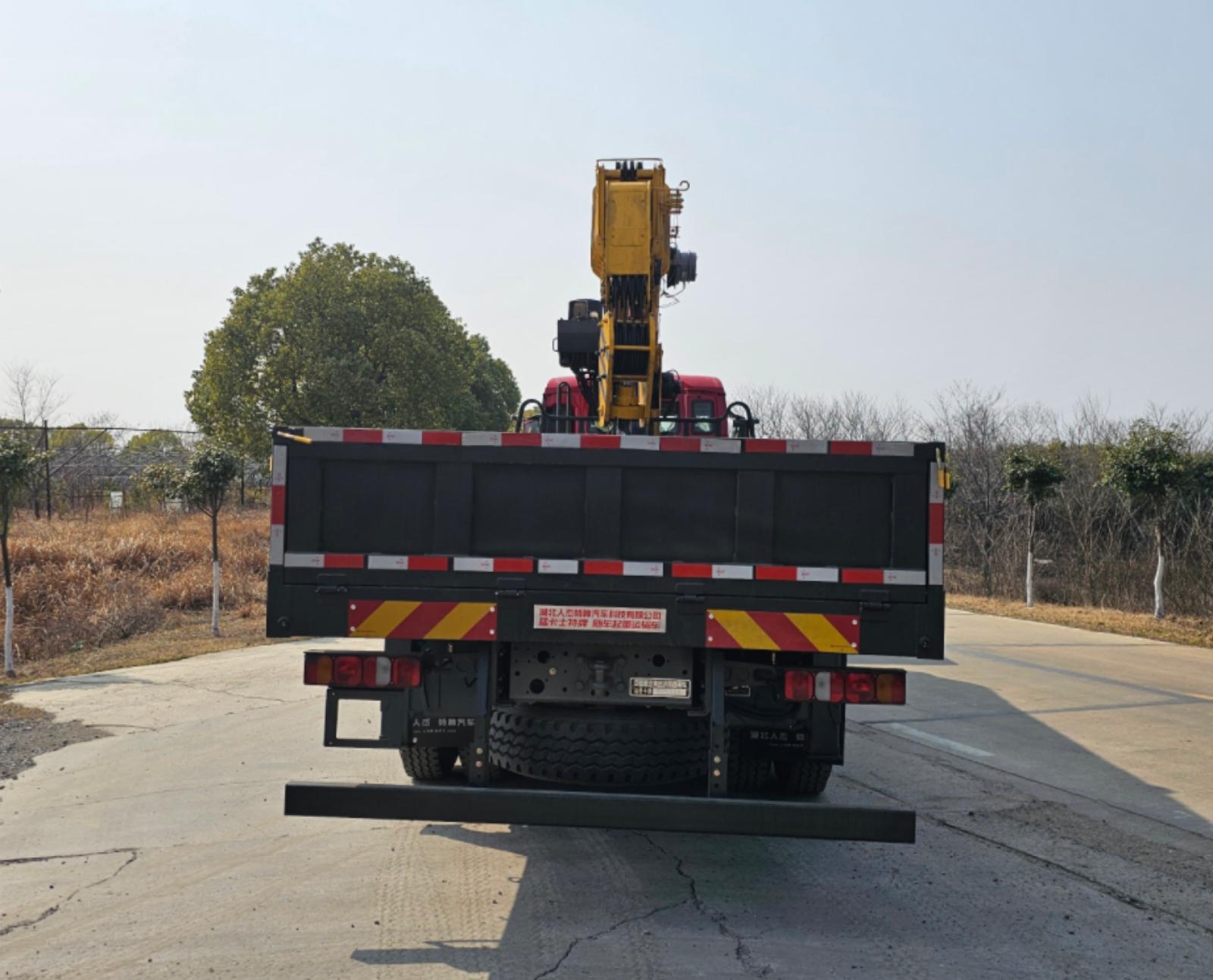 猛卡士特牌XCL5317JSQG6隨車起重運(yùn)輸車公告圖片