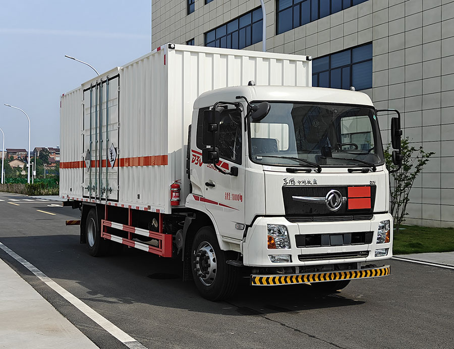 DFC5183XZWDFV6型雜項(xiàng)危險(xiǎn)物品廂式運(yùn)輸車圖片