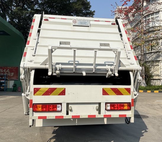廣環(huán)牌GH5251ZYSBJ6壓縮式垃圾車公告圖片