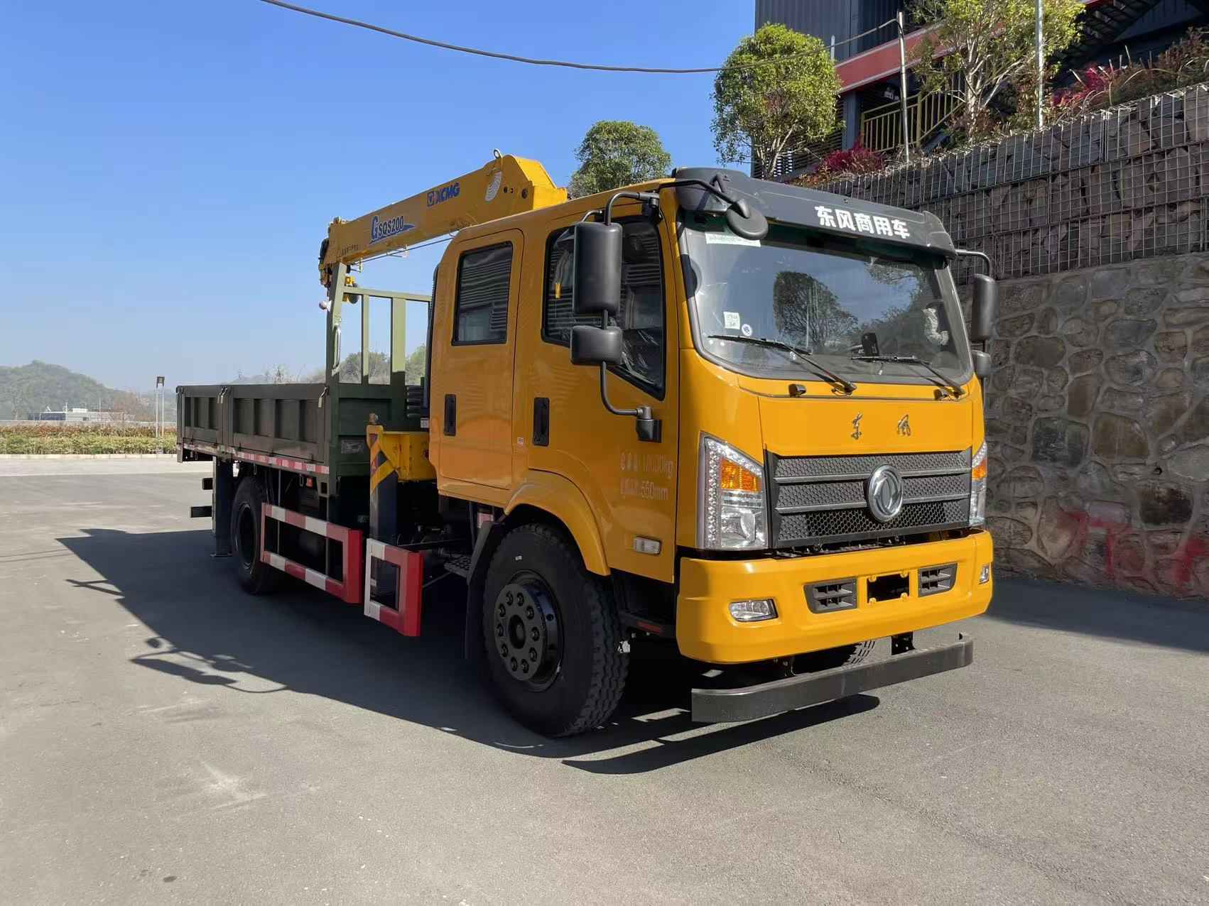 ZZX5182JSQEQ6型隨車起重運(yùn)輸車圖片