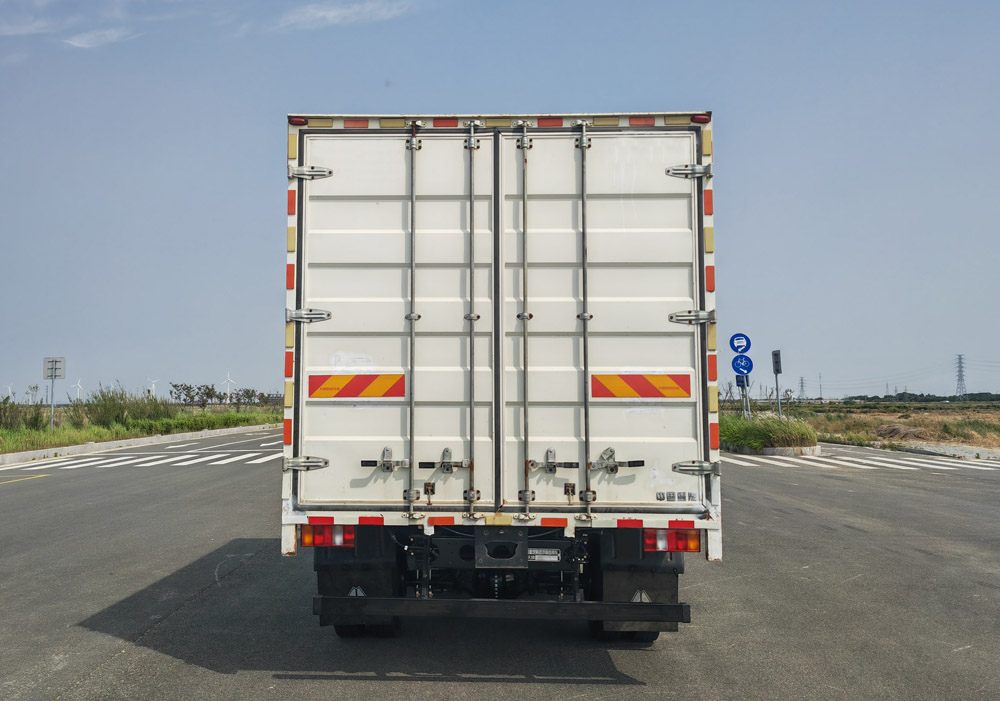 豪沃牌ZZ5137XXYK3615Z1BEVQ純電動(dòng)廂式貨車(chē)公告圖片