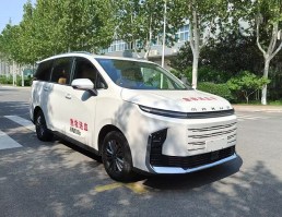 宇通牌ZK5026XXJPHEV插電式混合動(dòng)力血漿運(yùn)輸車(chē)