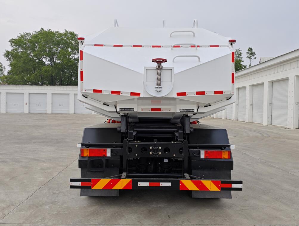 松石裝備牌JY5310TSG壓裂砂罐車公告圖片