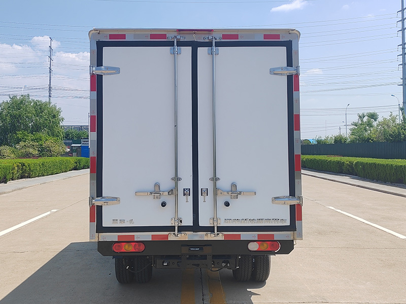 藍(lán)擎牌YTQ5032XLCSDEV331-LQ純電動(dòng)冷藏車公告圖片