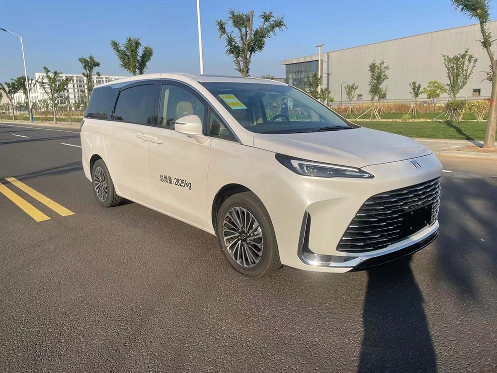 上馳牌ZQK5030XBYCHEV插電式混合動力殯儀車