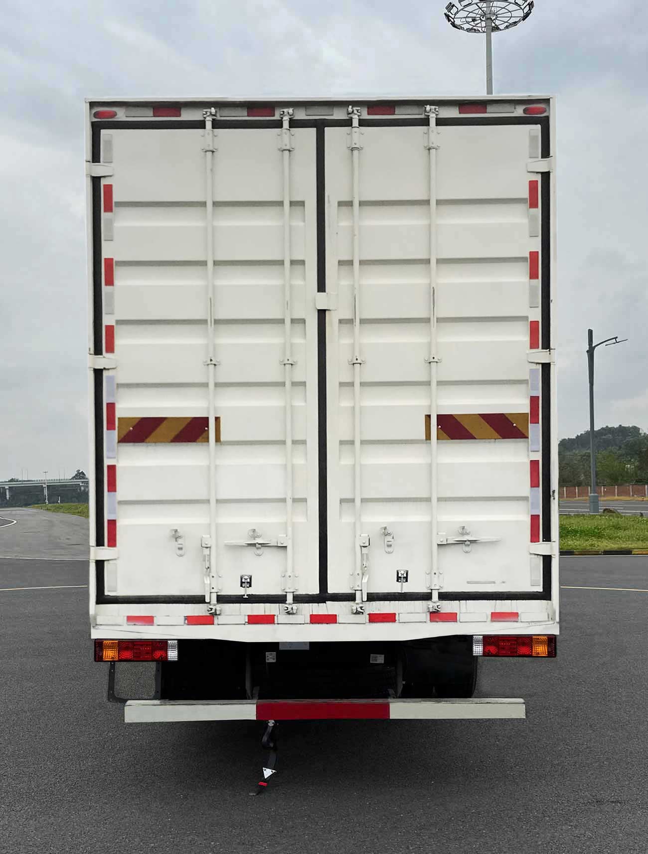 陜汽牌SX5269XXYMC9A廂式貨車公告圖片