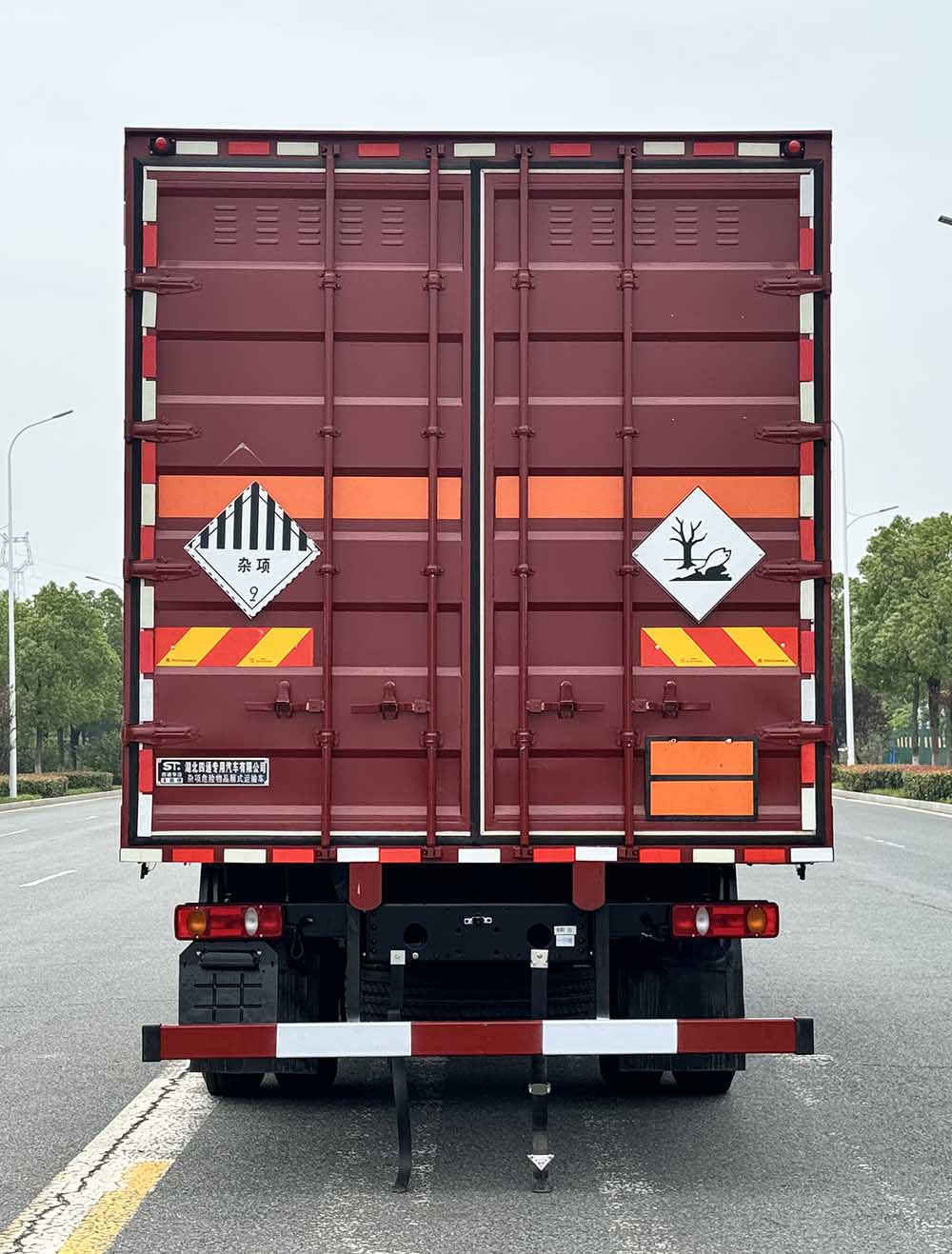 豐霸牌STD5183XZWDFV6雜項(xiàng)危險(xiǎn)物品廂式運(yùn)輸車公告圖片