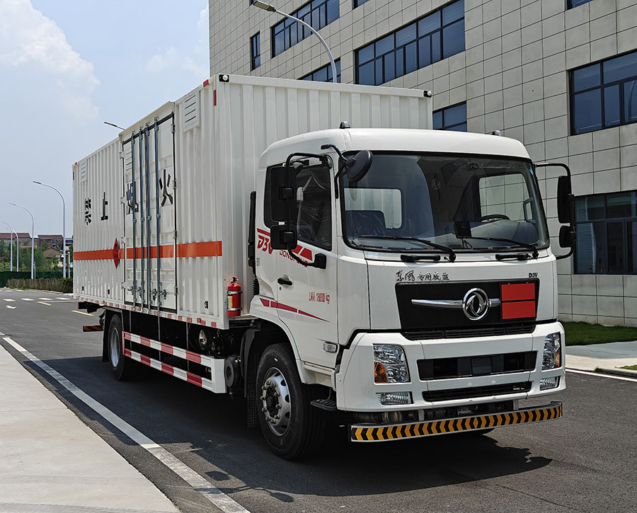 DFC5183XRQDFV6型易燃?xì)怏w廂式運(yùn)輸車(chē)圖片