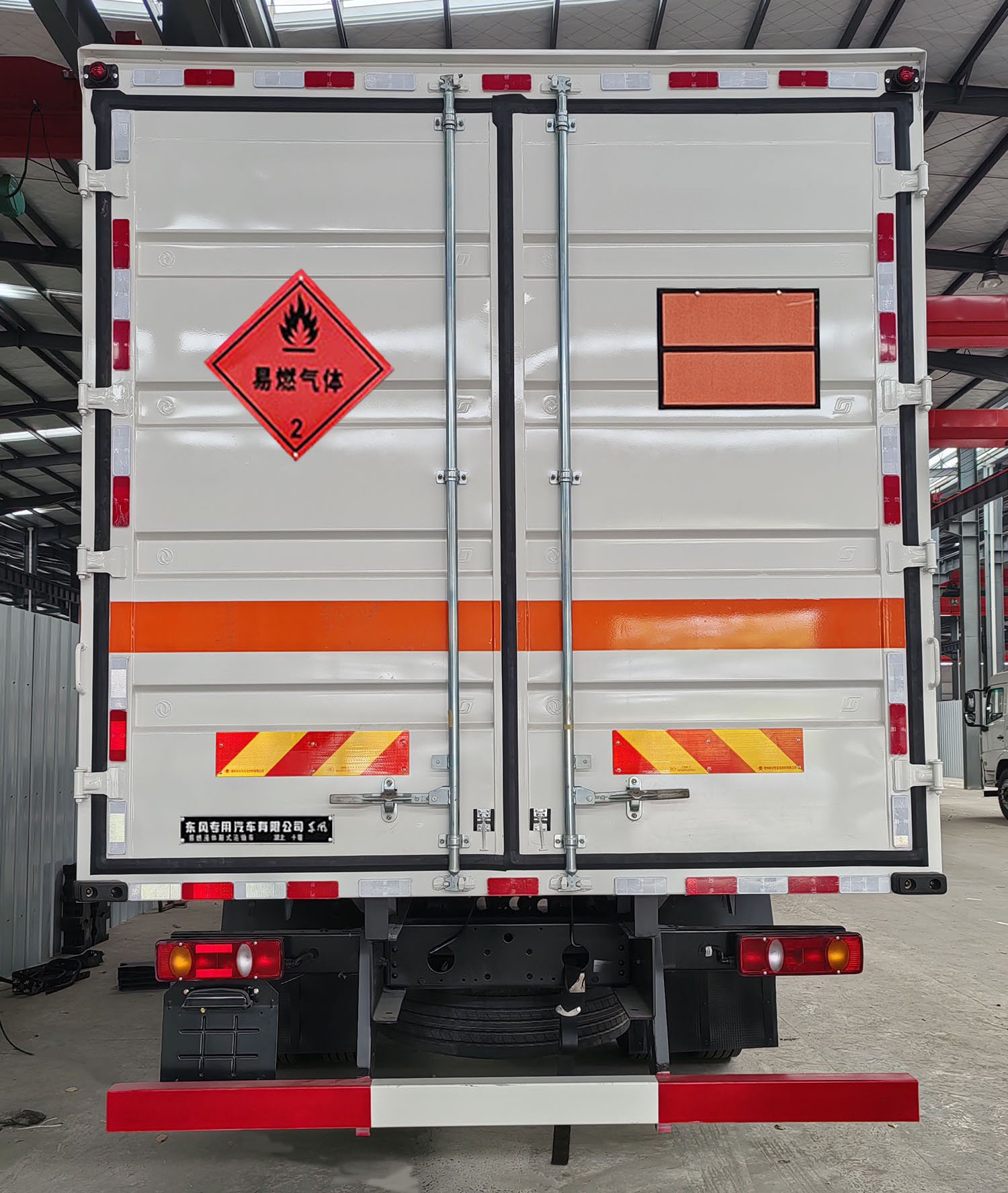 東風(fēng)牌DFC5183XRQDFV6易燃?xì)怏w廂式運(yùn)輸車(chē)公告圖片