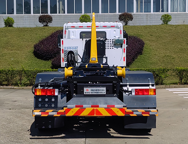 福龍馬牌FLM5310ZXXDTBEV純電動車廂可卸式垃圾車公告圖片