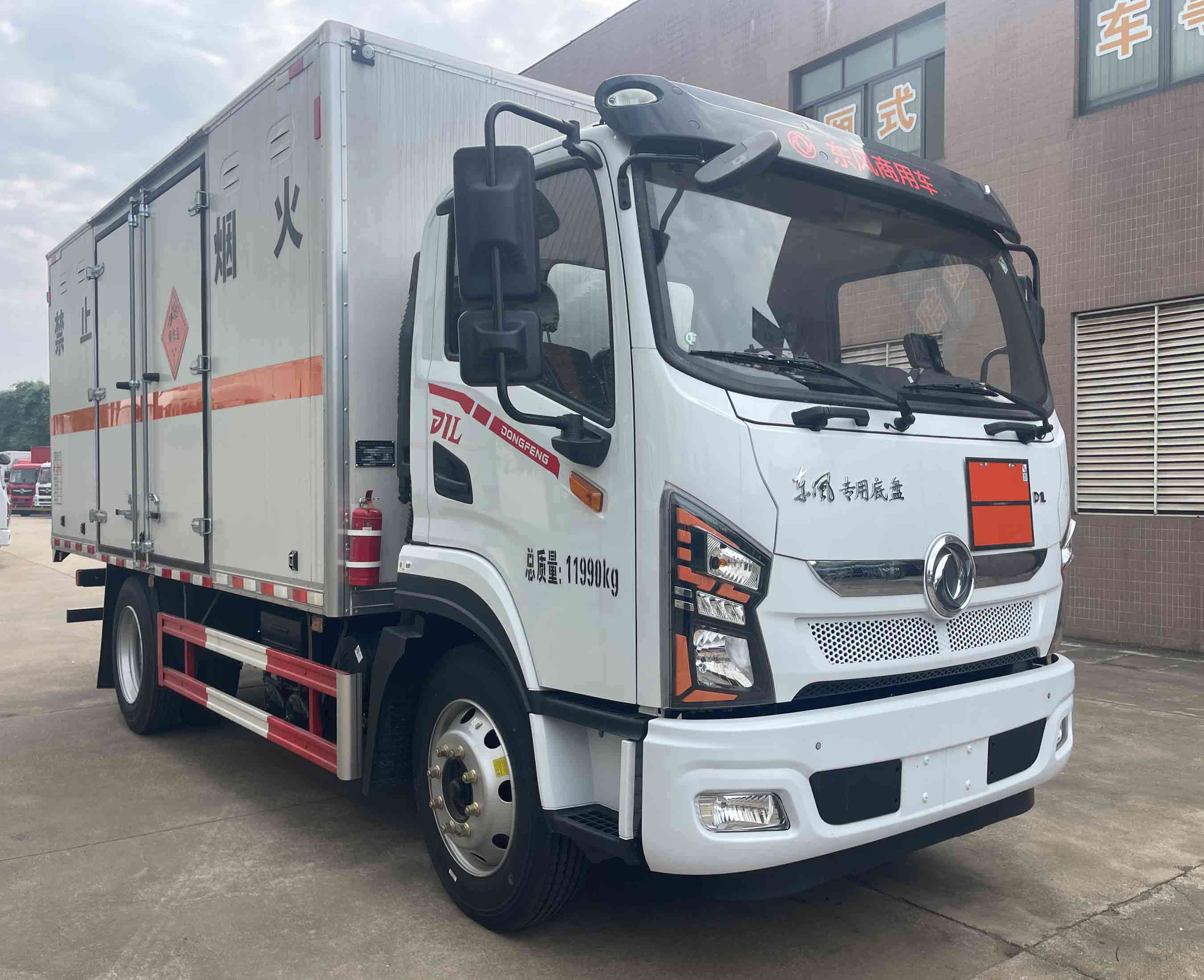 專威牌HTW5120XQYD6爆破器材運輸車公告圖片