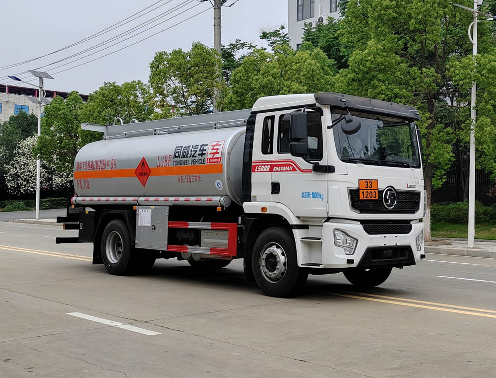 專(zhuān)威牌HTW5182GJYSZQ6加油車(chē)公告圖片