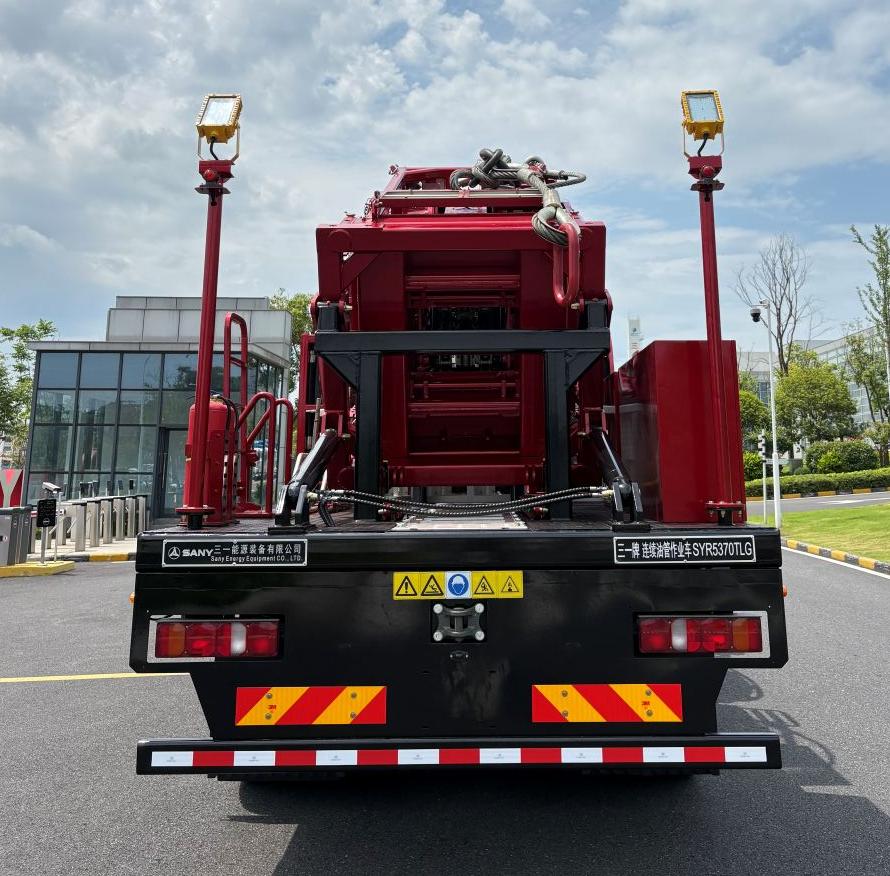 連續(xù)油管作業(yè)車圖片