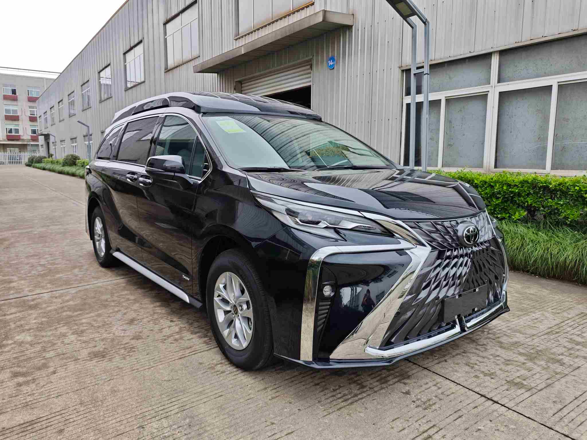 鉑馳牌ZXC5030XSWHEV混合動力商務車公告圖片