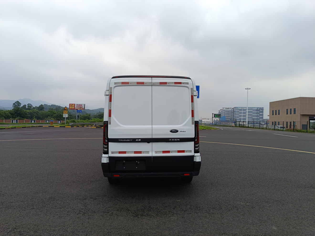 江鈴全順牌JX5046XXYTFA-M6廂式貨車公告圖片