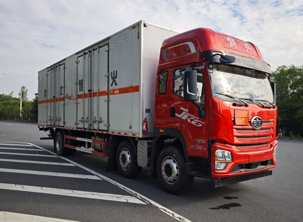 匯力威牌VVV5260XZWCA6雜項(xiàng)危險物品廂式運(yùn)輸車公告圖片