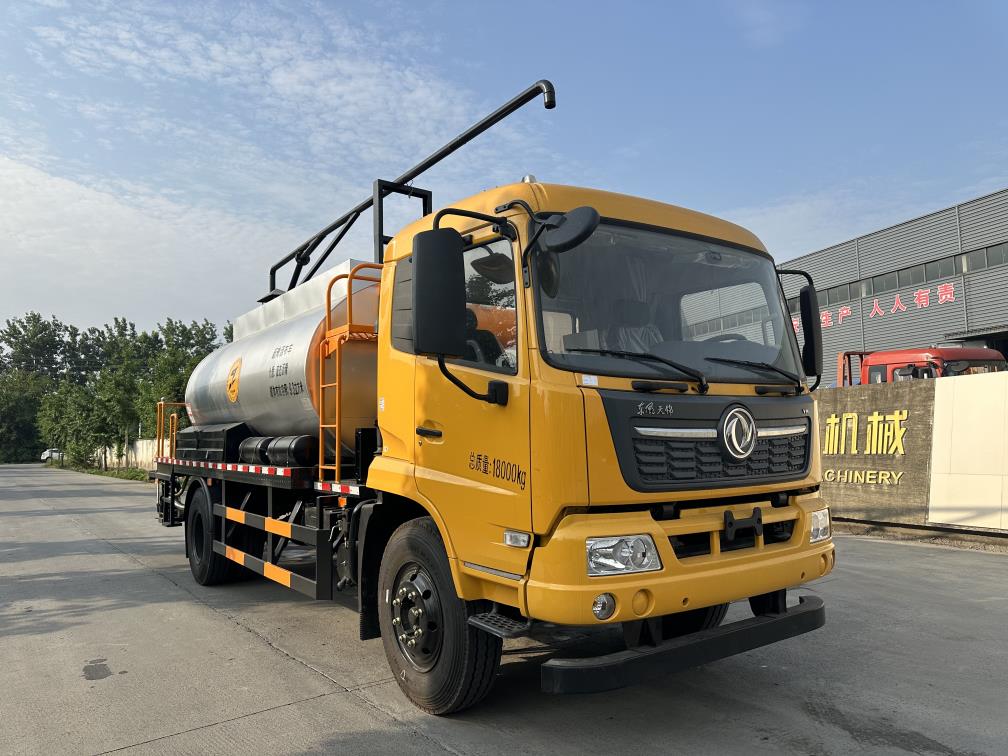 ZZM5186GLQ型瀝青灑布車圖片