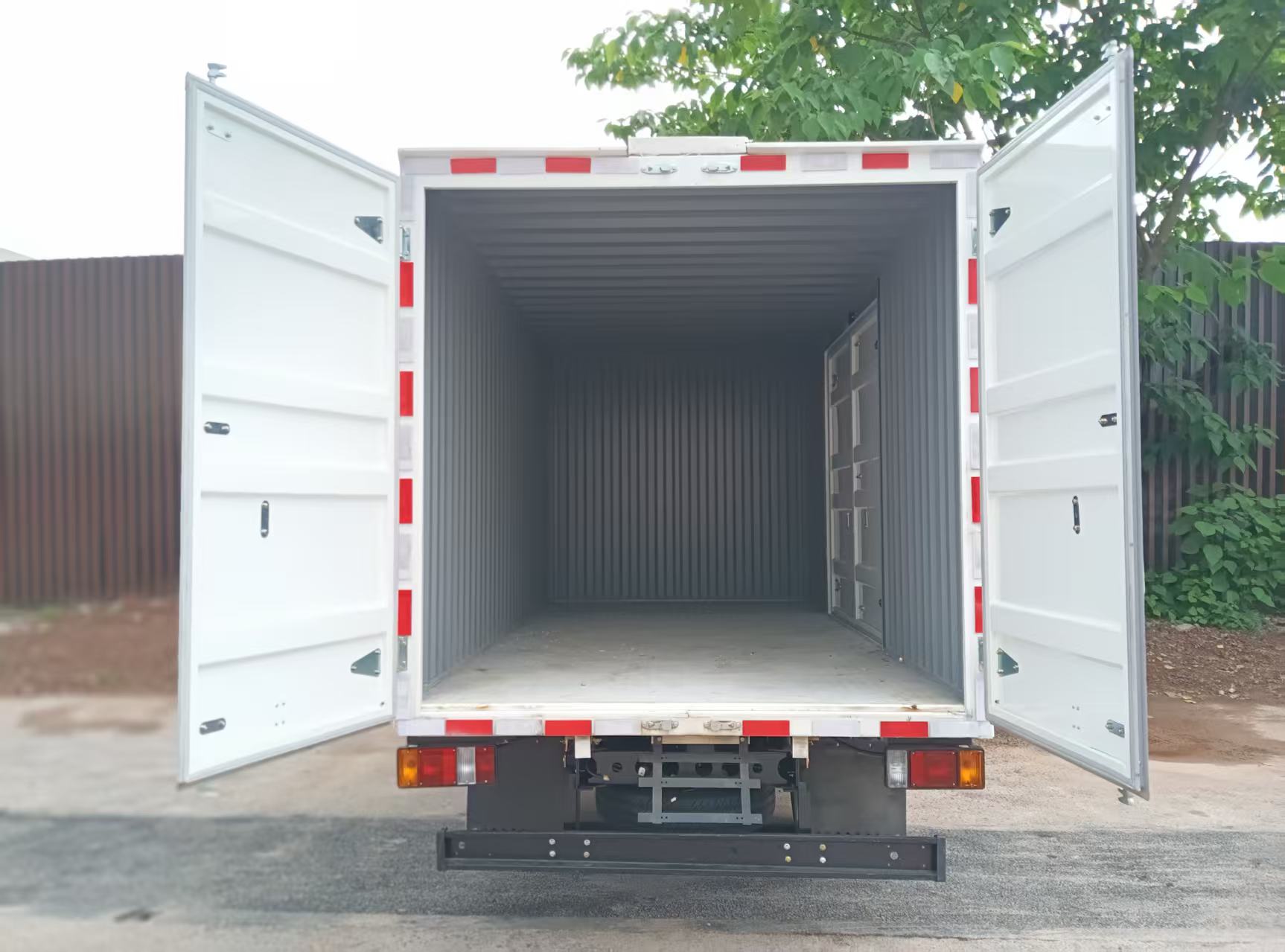 熊貓牌GK5044XXYBEV純電動廂式貨車公告圖片