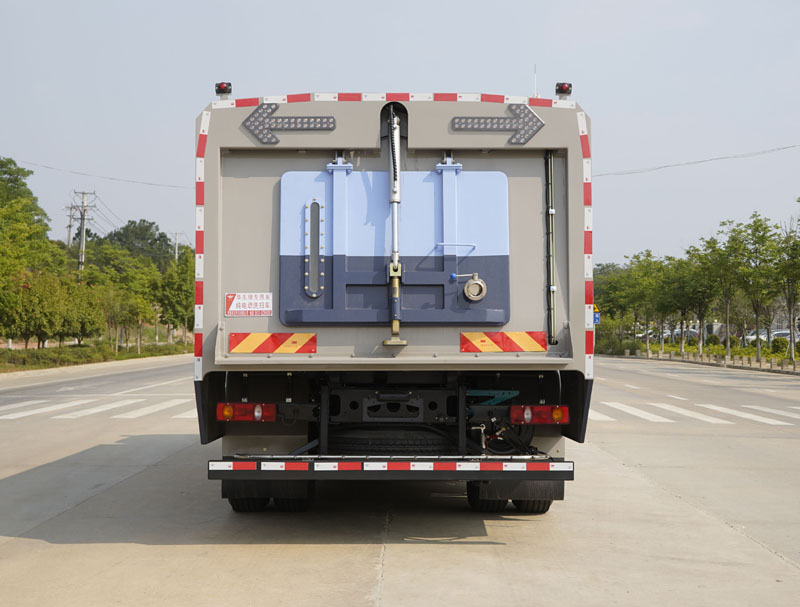 華東牌CSZ5180TXSBEV純電動(dòng)洗掃車公告圖片