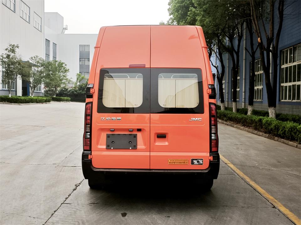 齊星牌QXC5040XYBJ6運(yùn)兵車公告圖片