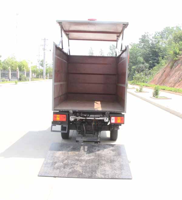 縱昂牌CLT5021XTYZBBEV純電動(dòng)密閉式桶裝垃圾車公告圖片