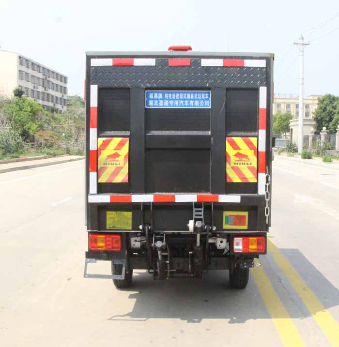 縱昂牌CLT5021XTYZBBEV純電動(dòng)密閉式桶裝垃圾車公告圖片